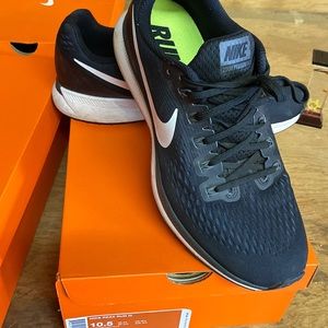 Good used condition (worn a few times) Mens Nike Air Zoom Pegasus 34
